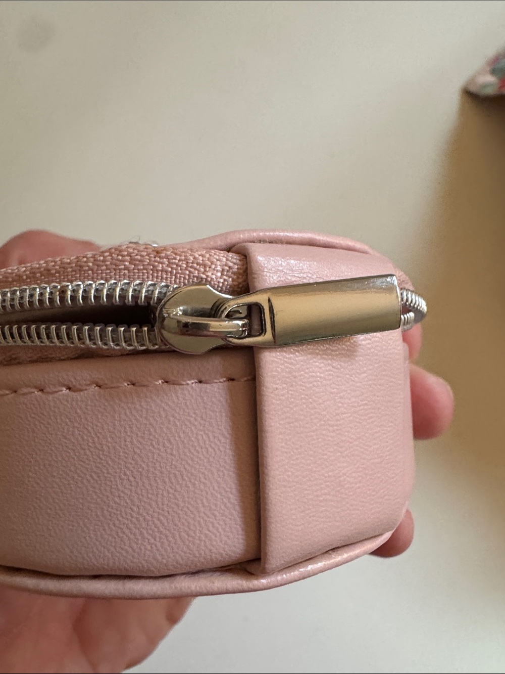 Pink Pearl Bow Round Travel Jewelry Case with Zipper - Picture 3 of 4